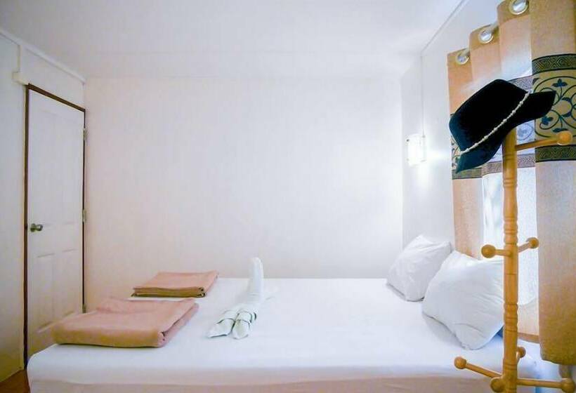 Quarto Familiar, Phe Samed Villa