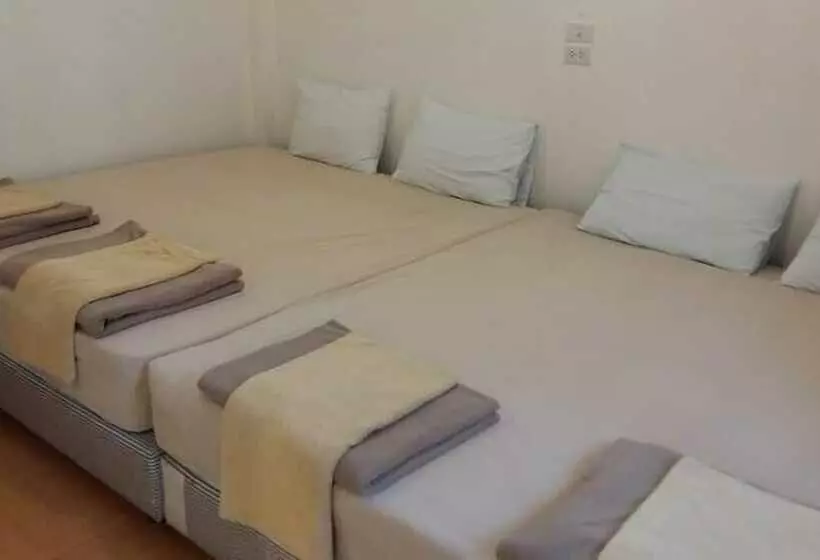 Standard Neljän Hengen Huone, Phe Samed Villa