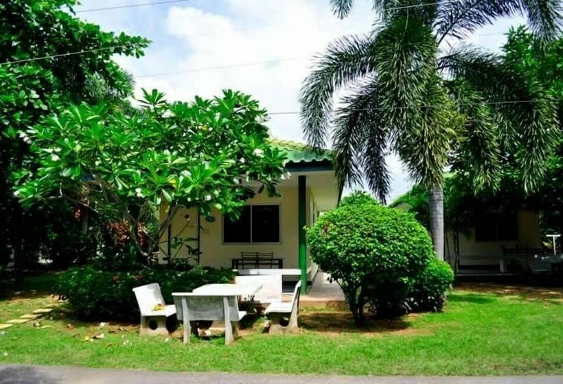 スタンダード4人部屋, Phe Samed Villa