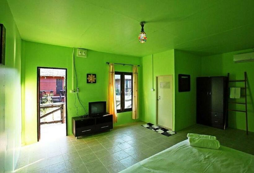 חדר סופריור, Pp Red Tuna Hut