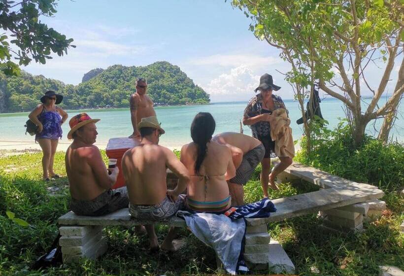 חדר סופריור, Pp Red Tuna Hut