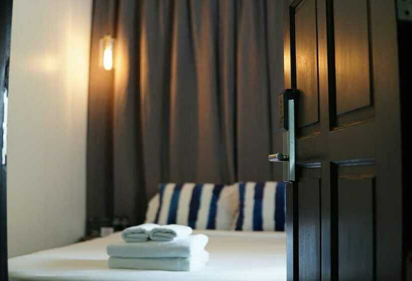 Номер Стандарт, Strips The Poshtel Hostel