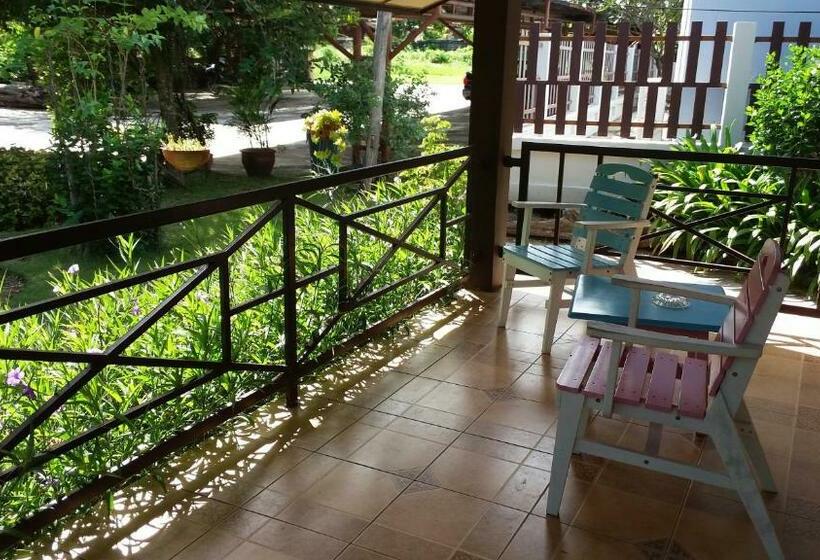 标准房带园景, Bansuanrachawadee B&b