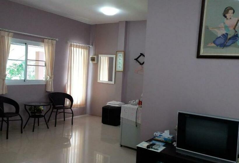 标准房带园景, Bansuanrachawadee B&b