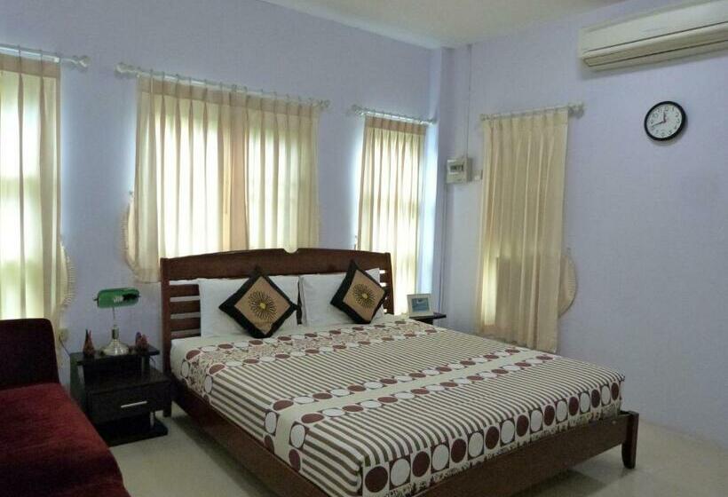 غرفة قياسية مطلّة علي الحديقة, Bansuanrachawadee B&b