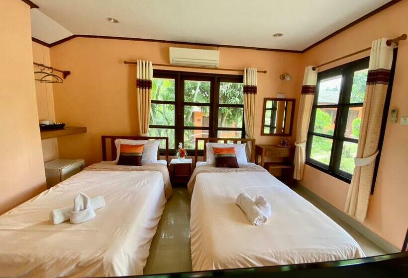 스탠다드 룸, Baan Phuthadol