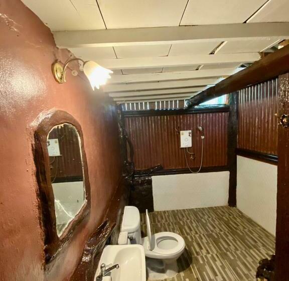 스탠다드 방갈로, Baan Phuthadol