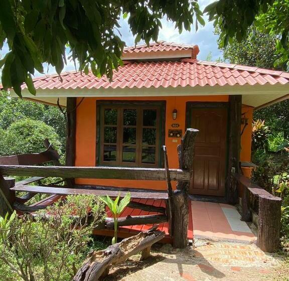 스탠다드 방갈로, Baan Phuthadol