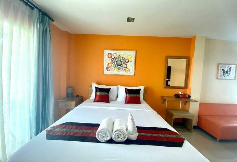 Номер Deluxe с Балконом, Chinda Boutique