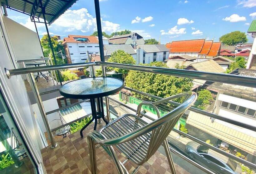 Номер Deluxe с Балконом, Chinda Boutique