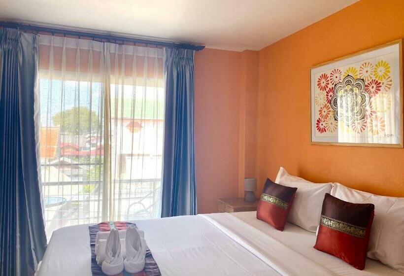 Номер Deluxe с Балконом, Chinda Boutique