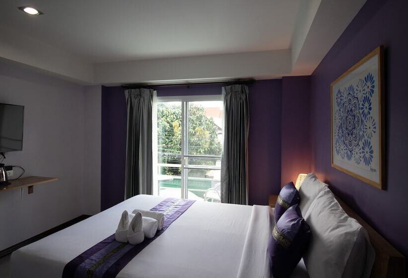 Номер Deluxe с Балконом, Chinda Boutique