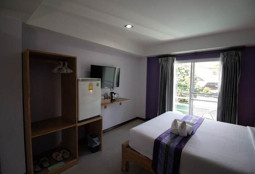 Номер Deluxe с Балконом, Chinda Boutique