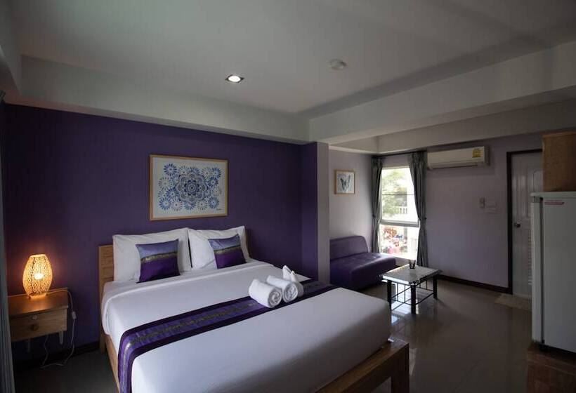 Номер Deluxe с Балконом, Chinda Boutique