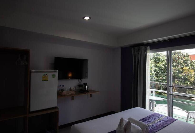 Номер Deluxe с Балконом, Chinda Boutique