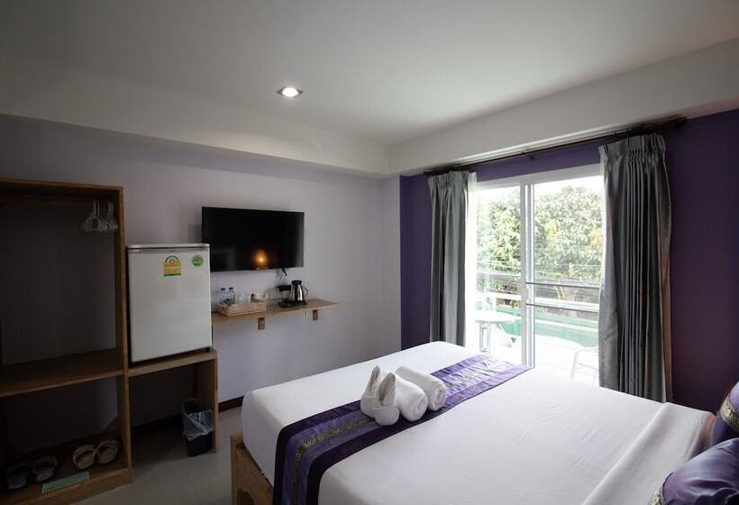 Номер Deluxe с Балконом, Chinda Boutique