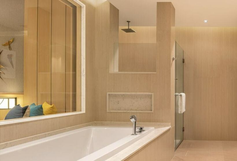 Номер Deluxe Вид на Бассейн, Le Meridien Khao Lak Resort & Spa
