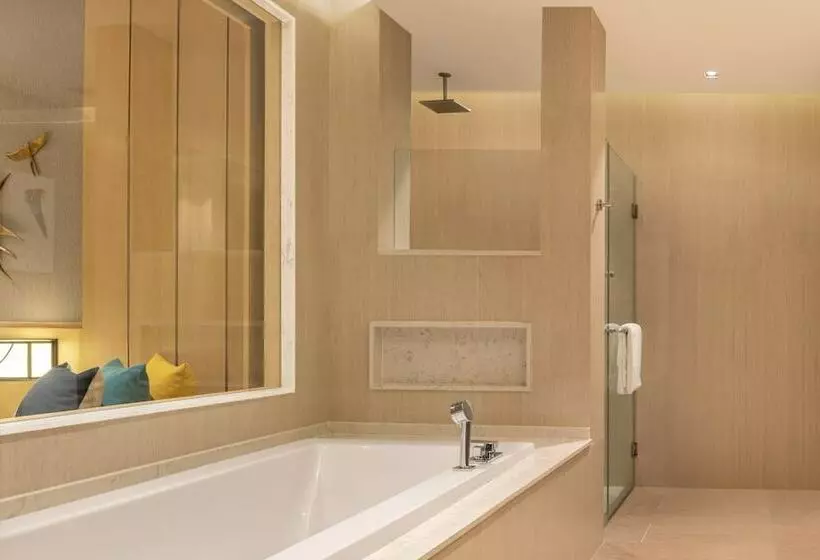 プールの見えるデラックスルーム, Le Meridien Khao Lak Resort & Spa