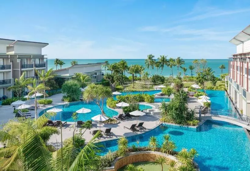 プールの見えるデラックスルーム, Le Meridien Khao Lak Resort & Spa