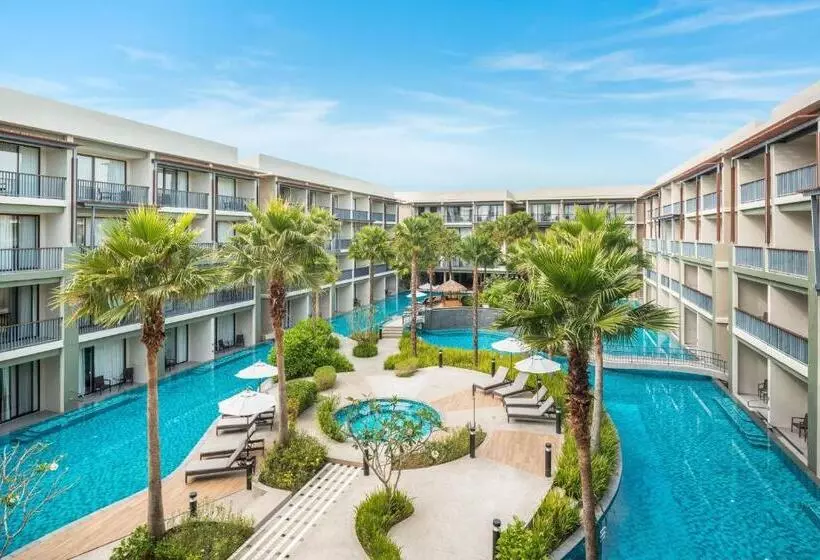 プールの見えるスーペリアルーム, Le Meridien Khao Lak Resort & Spa
