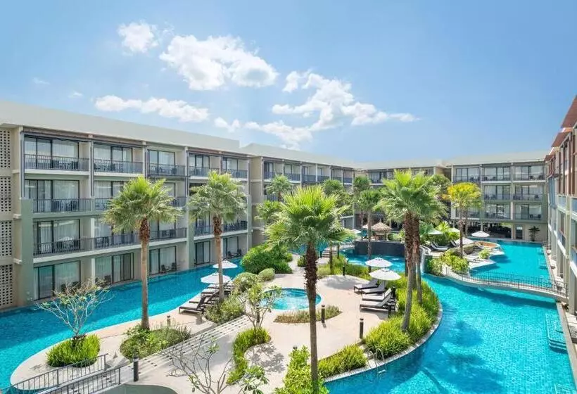 プールの見えるスーペリアルーム, Le Meridien Khao Lak Resort & Spa