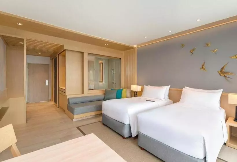プールの見えるスーペリアルーム, Le Meridien Khao Lak Resort & Spa
