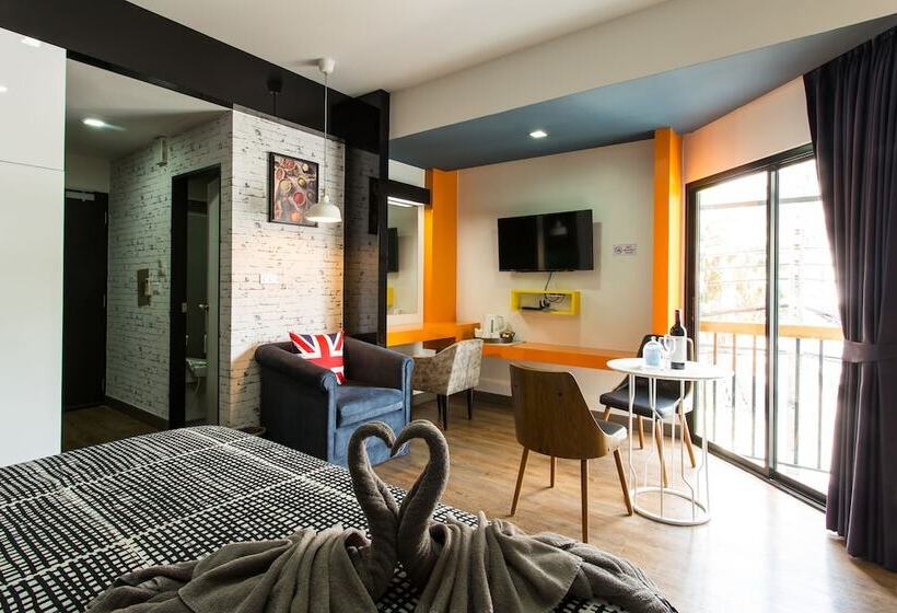 プレミアムスタジオ, The Loft Seaside Sriracha