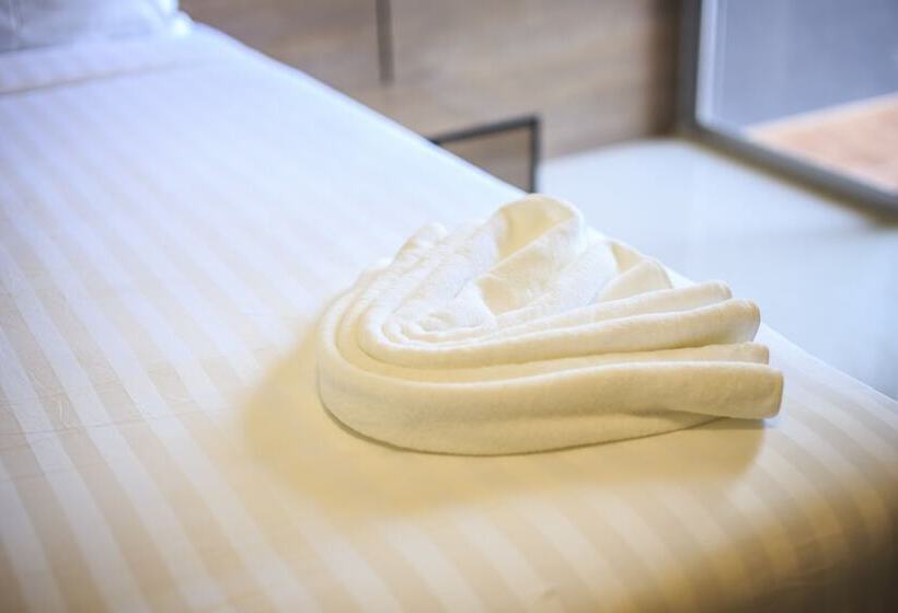 اتاق لوکس, The Zenery