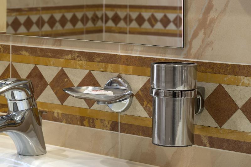 اتاق لوکس, The Zenery