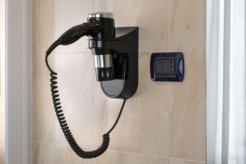 اتاق لوکس, The Zenery