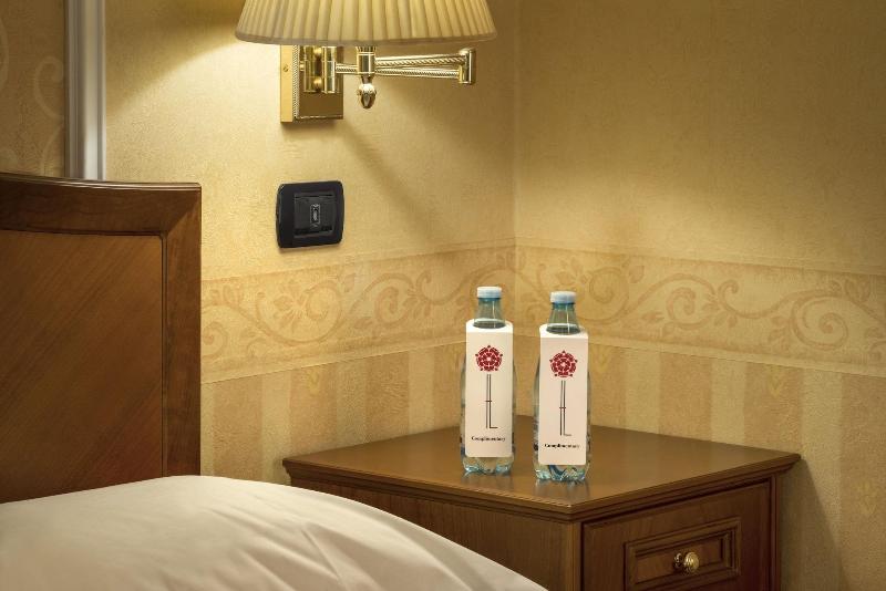 اتاق لوکس, The Zenery