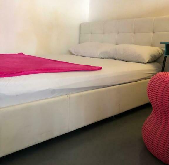 Quarto standard, Ploy Hostel