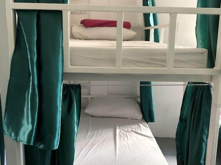 Cama em Quarto Partilhado, Ploy Hostel