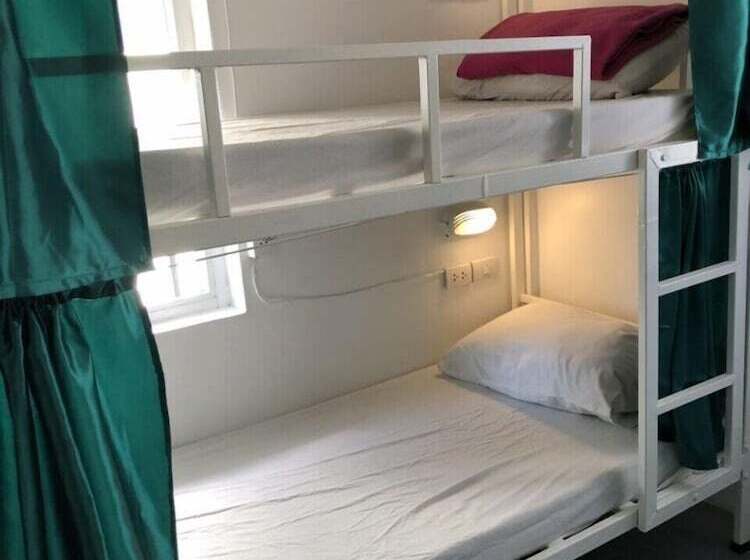 Cama em Quarto Partilhado, Ploy Hostel