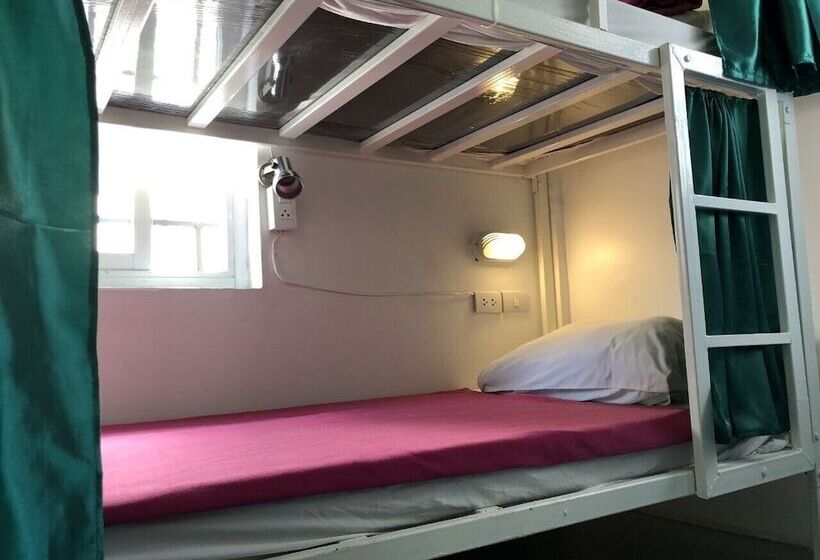 Cama em Quarto Partilhado, Ploy Hostel