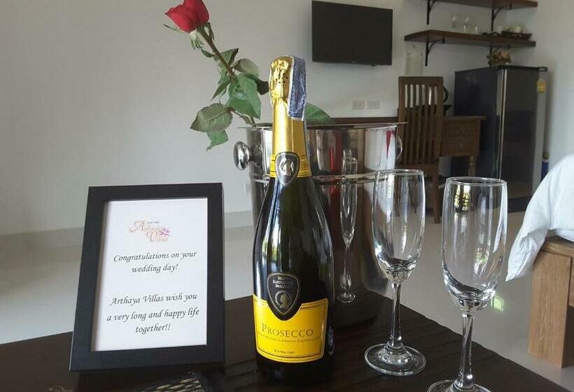 Вилла Deluxe 1 Спальня, Arthaya Villas Sha Extra Plus