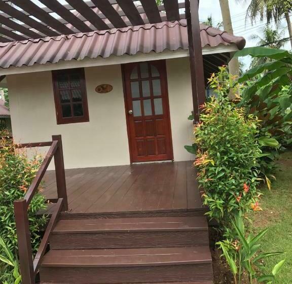 Bungalow Sandard, Red Moon Hideaway