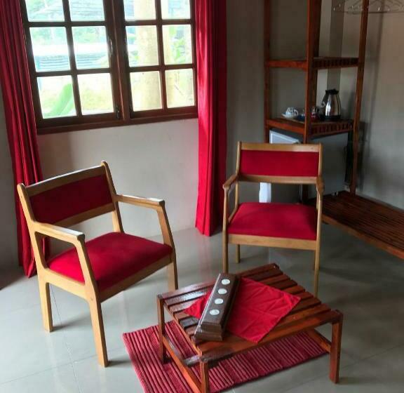 Bungalow Sandard, Red Moon Hideaway