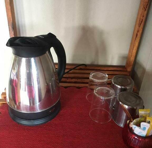 Bungalow Sandard, Red Moon Hideaway