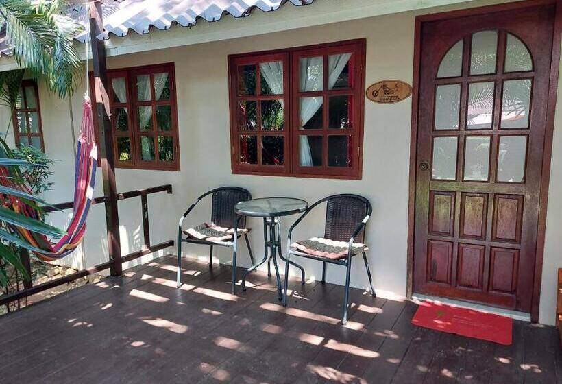 Bungalow Sandard, Red Moon Hideaway