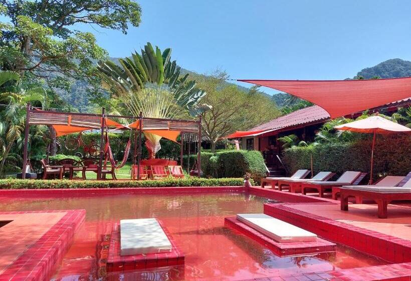 Bungalow Sandard, Red Moon Hideaway