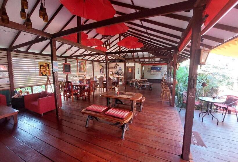 Quarto standard, Red Moon Hideaway