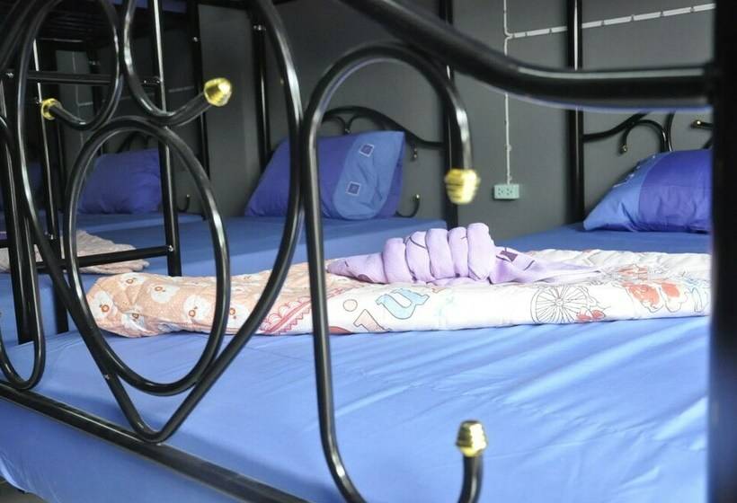 Cama em Quarto Partilhado, S&c Hostel