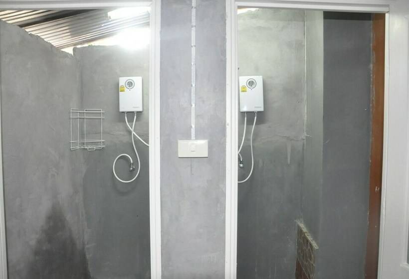 Cama em Quarto Partilhado, S&c Hostel