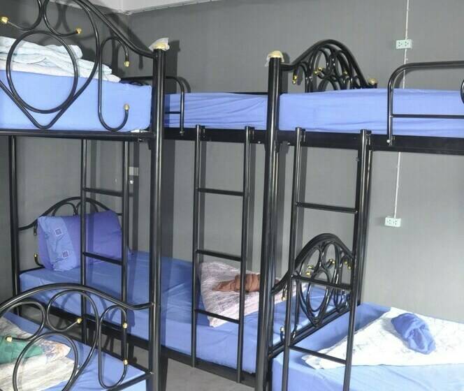 Cama em Quarto Partilhado, S&c Hostel