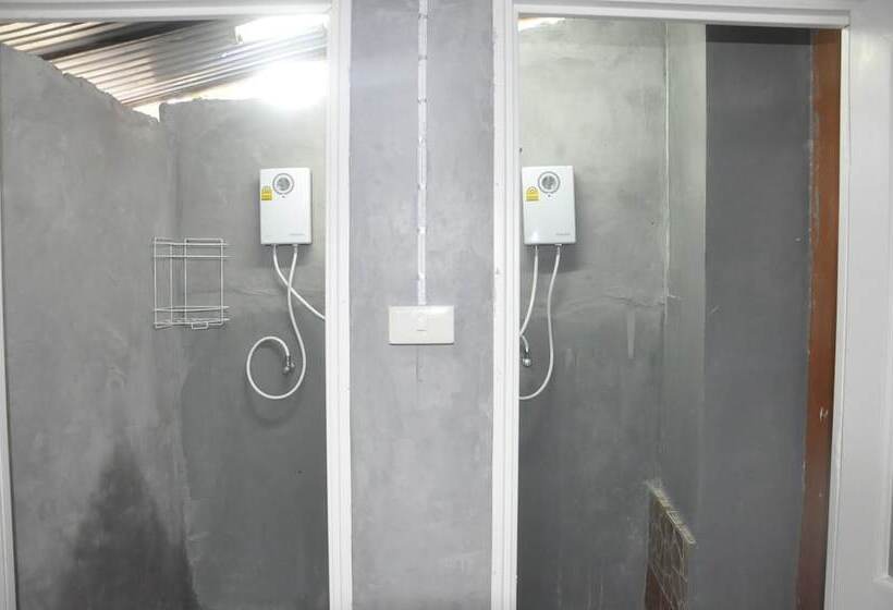 Cama em Quarto Partilhado, S&c Hostel