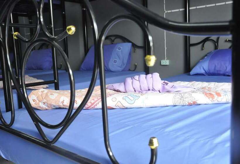 Cama em Quarto Partilhado, S&c Hostel