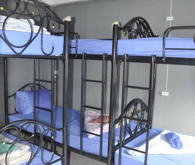 Cama em Quarto Partilhado, S&c Hostel