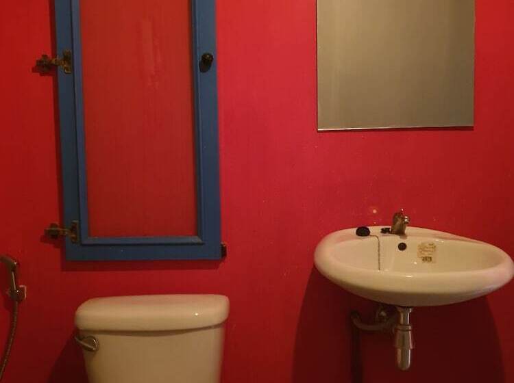 标准间, Super Hostel