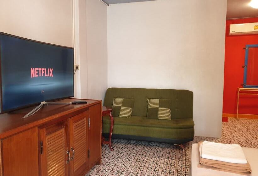 标准间, Super Hostel